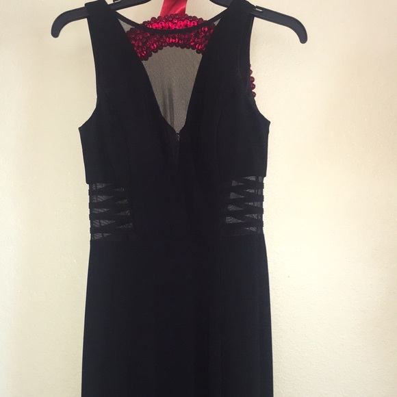 NEVER BEEN WORN long dress! - Picture 1 of 2